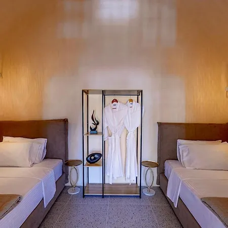 Parastia Luxury Santorini - Private Jacuzzi *